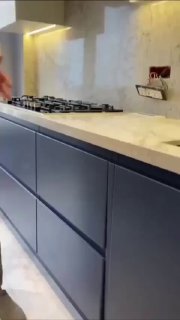 Для кухни с высокими шкафами это будет идеальным выбором удобная выдвижная скамья Дизайн - изображение 1 - кухни, высокими, шкафами