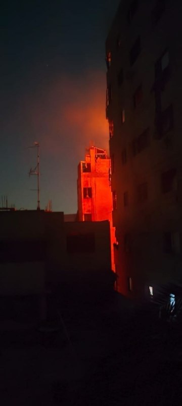 דחוף: מל"טים של כיבוש פתחו בפשיטה על דירת מגורים ליד בית הספר אל-מאמוניה במרכז העיר עזה.
