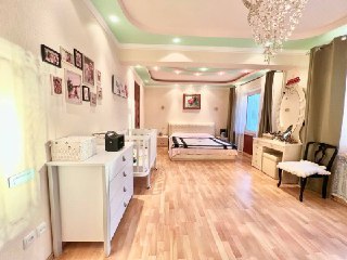 5 комнатная Центр города. Ул. Ойбек 182 квадратных метра
