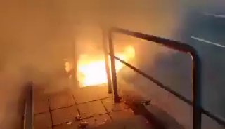 Если вы не видели, как горит электросамокат, то вот. Представьте теперь вот это 