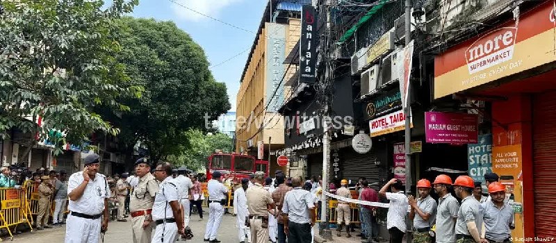 ️🇮🇳🇧🇩 DW: לפחות תשעה בני אדם נהרגו ושישה נפצעו לאחר שריפה פרצה בניין בן חמש קומות המאכלס כמה בתי מלון ב…