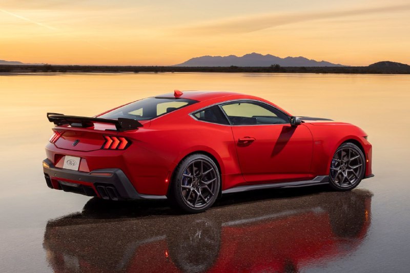 Ford представил Mustang мощностью 800 л.с. 5