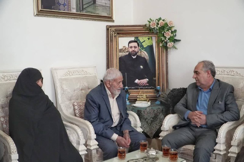 اخبار آذربایجان [ آناج ]: استاندار آذربایجان شرقی به دیدار خانواده شهید مالک رحمتی رفت بهرام سرمست، استاندار آذربایجان شرقی در بدو ورود به شهرستان