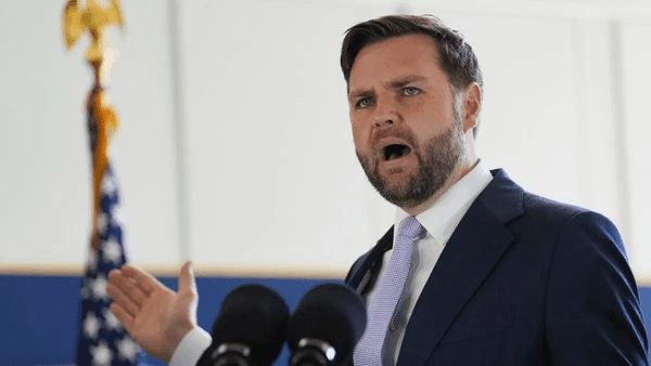 סגן נשיא ארה"ב מאיים על איראן: שינוי חישובים אם תחדש גרעין או תפגע בספינות