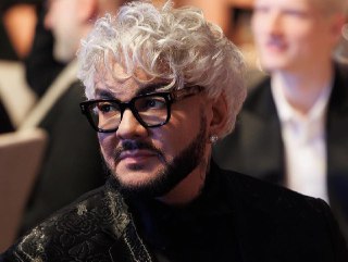 Филиппа Киркорова оштрафовали на баснословные 112 рублей из-за того, что он перекрыл пляж возле своего дворца в Подмосковье. Что? А вот что.Такое решение вынесло Минэкологии и природопользования Московской области. Чиновники сказали, что с поп-короля надо 