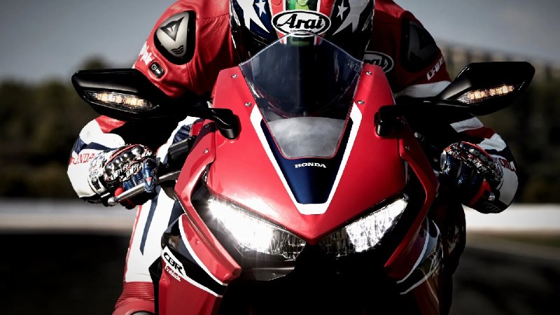 Yamaha пытается продать миру “спортбайк с надёжностью как у часов” и при этом с 