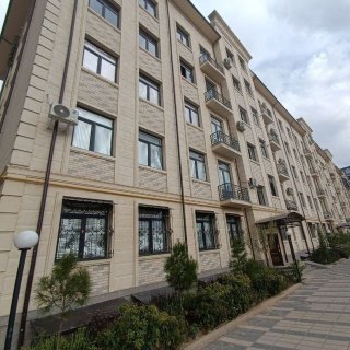 Sergeli 2 metro bekatda 4 etaj 3 xona 93 kv  uy sotiladi