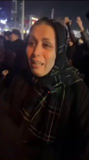 קריאות שמחה בטהרן הלילה בעקבות ידיעות על מות חמינאי