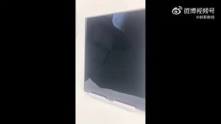 Galaxy Z Fold 8 с дисплеем без складки на живом видеоИнсайдер из Weibo поделился роликом с использованием новой «раскладушки» Samsung, на которой в разложенном состоянии совершенно не заметна складка. По слухам полугодичной давности, такие же дисплеи для с