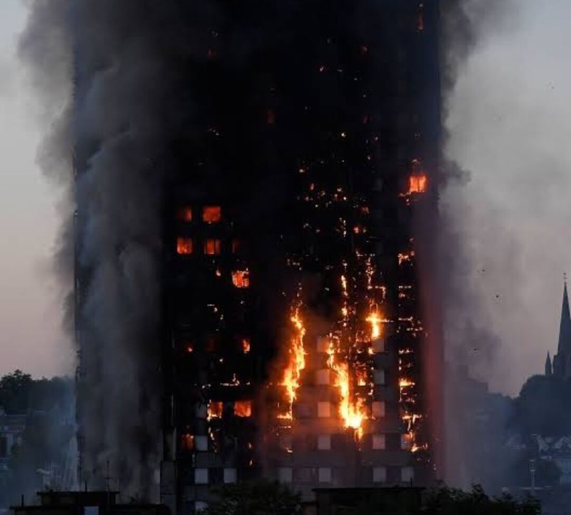 Controlling the unruly flames of the fire in the 16-story building in Shiraz/ 80 residents were safely moved