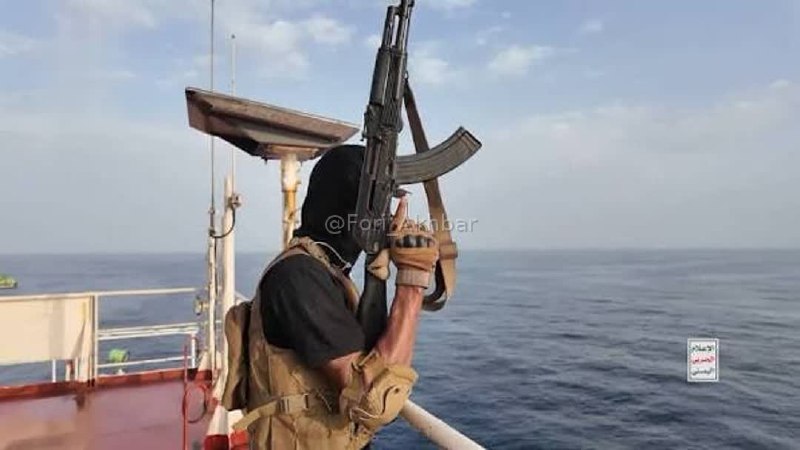 اخبار فوری ایران و جهان: 🇨🇳رویترز گزارش داد که دو شرکت بزرگ کشتیرانی دولتی چین از اواخر ژوییه نفتکشهای خود را از تنگه هرمز و بابالمندب دور نگه