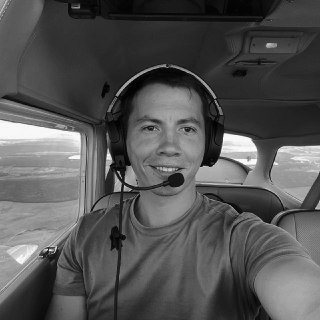 Авиаблогер Павел Кошкин погиб в результате крушения легкомоторного самолета в подмосковной Коломне 20 марта, сообщается в его телеграм-канале. Официально причина авиакатастрофы не сообщалась. Есть версия, что самолет по ошибке сбили средства ПВО, принявшие