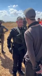 משטרת הכיבוש עוצרת פעיל סולידריות בכפר כפר מאלק, מזרחית לרמאללה.