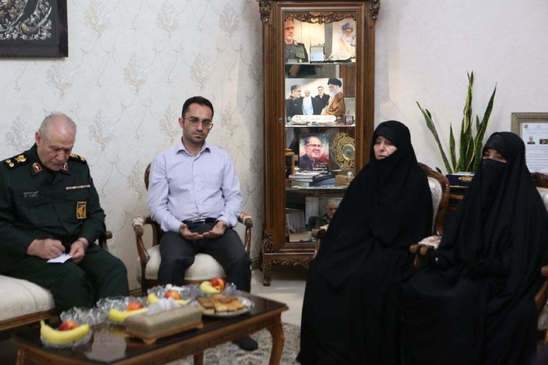 خبرگزاری مهر: به مناسبت روز صنعت دفاعی؛ دیدار با خانواده سرلشکر شهید دکتر رضا مظفری🔺️ سردار سرلشکر سید یحیی رحیم صفوی، دستیار و مشاور