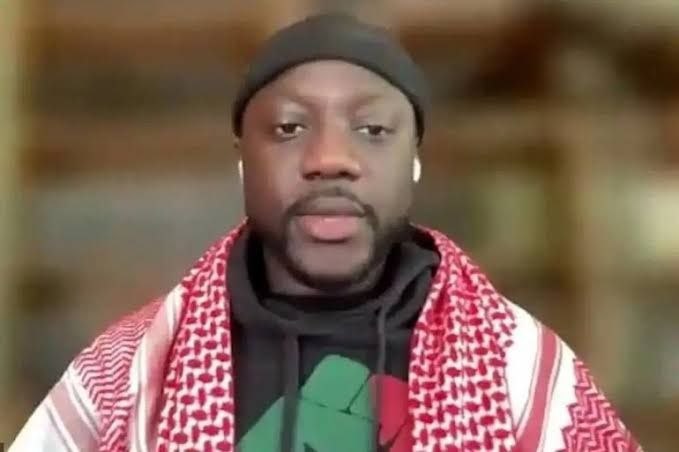 ناشط غامبي يغادر أمريكا رفضاً لملاحقة حكومية بسبب مناصرته فلسطين