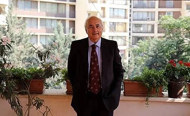 عصر ایران: مترجمی که مترجم نبود!/ دیداری دوباره با ذبیح‌الله منصوری ✍️مهرداد خدیر🔹️اعلام نمایش فیلم مستند "مشت‌زنی در رینگ ترجمه" د