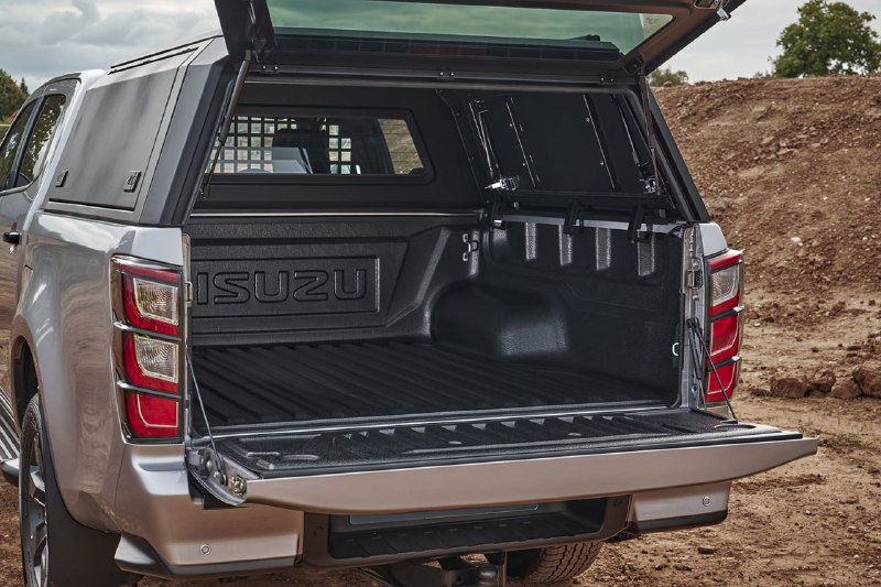 Isuzu превратила пикап D-Max в двухместный фургон 3