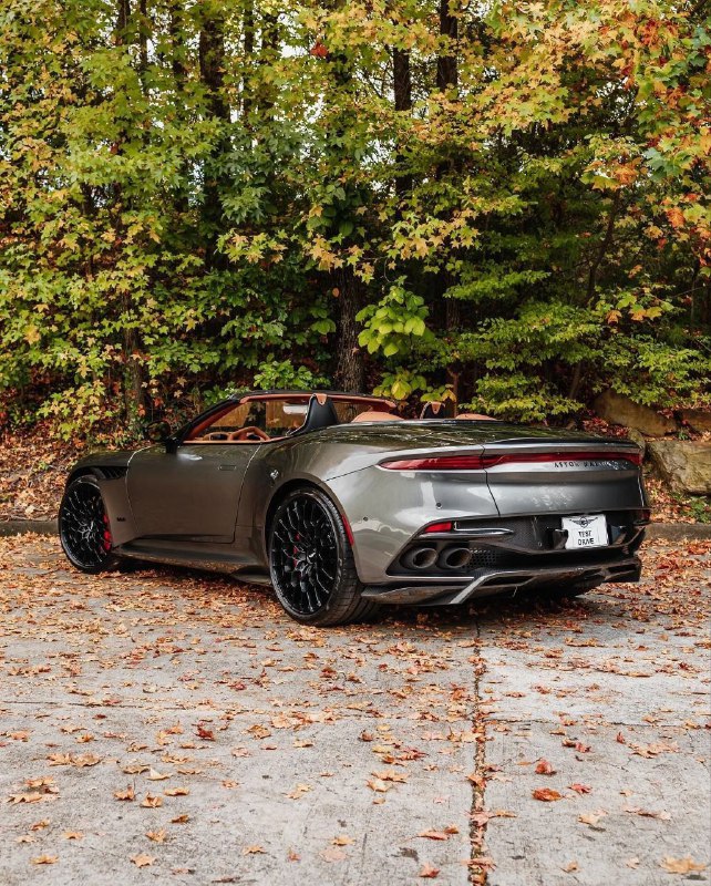 Aston Martin DBS 770 Ultimate Volante. 1 из 199. 2