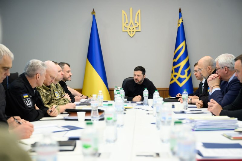 77% of Ukrainians say the country should continue armed resistance even if Russian winter attacks leave people without electricity, heat or sewage, according to a KIIS poll of 1,003 adults conducted from August 21 to September 10. 12% said Ukraine should accept any Russian demands, even if they look like capitulation, while 11% were undecided. Support for continued resistance was a majority in every region, ranging from 83% in Kyiv to 68% in the east.