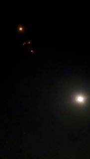 צילום של הפעלת מערכות הגנה אווירית מזרחית לטהראן.