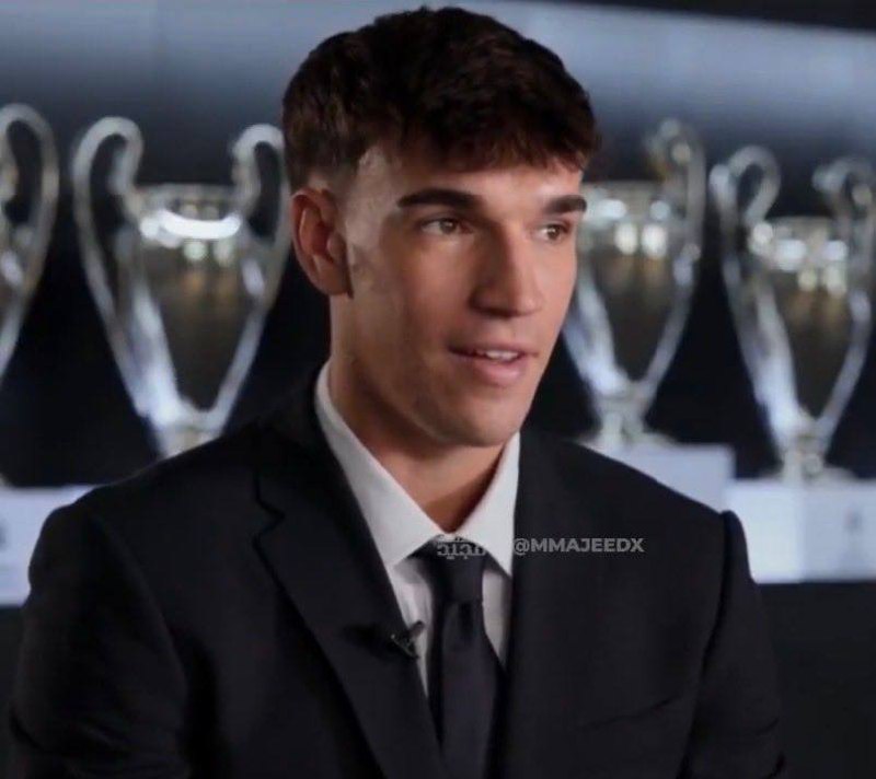 RealMadridCFNews | رئال مادرید سی اف نیوز: ⚽️ معارفه اسپی 🆔 @RealMadridCfNews💢 رفتن به برنابئو شگفت‌انگیز بود🗣️ اسپی:⚽️ احساس تعلق و تعهد؟در واقع، این مایه افتخار 