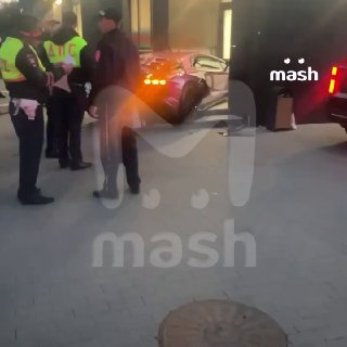 23-летний сын главы РМК Давид Алтушкин был за рулём "ламборгини" в момент ДТП. С места аварии его увезли с подозрением на перелом носа, ушиб грудной клетки и черепно-мозговую травму.Пострадавших двое, один из них — ветеран боевых действий и боец СВО Тимур 