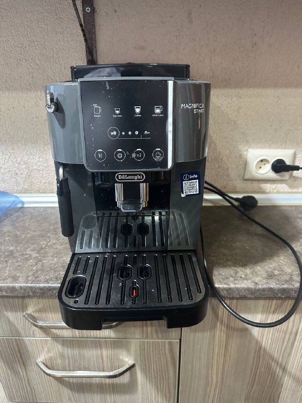 Срочно продается Кофемашина Delonghi