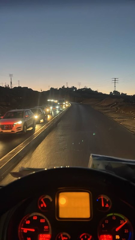 משבר חונק והצטברות כלי רכב פלסטינים במחסום ג'בה מצפון לירושלים הכבושה, כתוצאה מהגבלות הכיבוש במקביל לחגים ה…