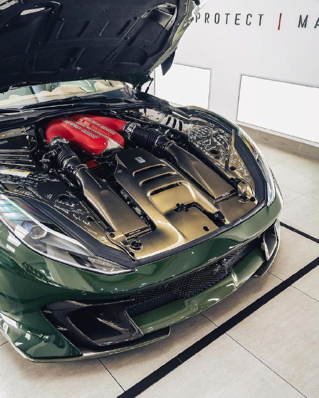 Ferrari 812 Competizione 8