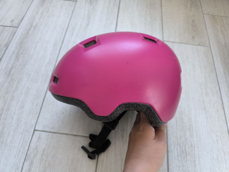 Шлем Decathlon для катания — фото 1