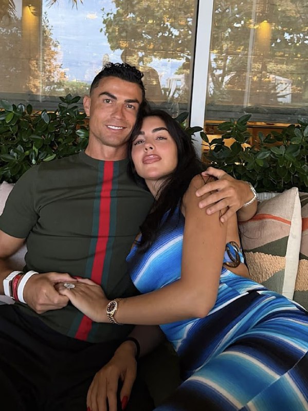Real Madrid Club: دیلی میل | کریستیانو رونالدو و جورجینا قرار گذاشتن هفته آینده در مادریرا عروسی بگیرن 💍@RealMadridClub