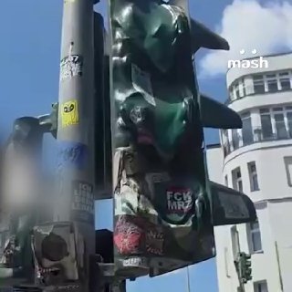 Больше 3 тысяч человек умерли во Франции — из-за пришедшей в Европу аномальной жары в +45°C. В Германии и Италии перекрывают ж/д пути, сразу в трёх странах ЕС закрыли школы.По нашей информации, власти Парижского региона выделили 1,5 миллиона евро для 500 ц