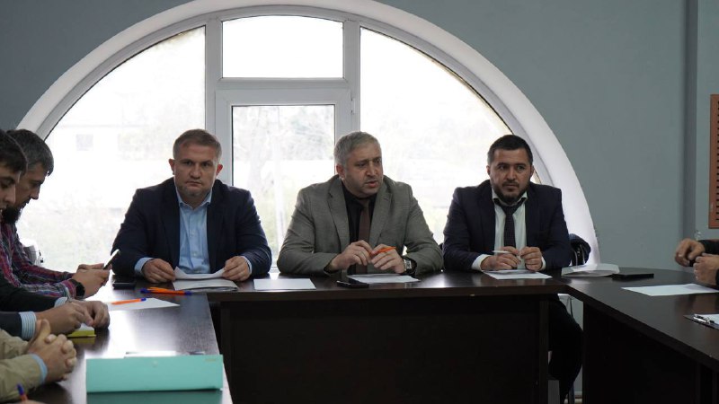 🔵 Межведомственная выездная группа, во главе с руководителем группы «Мобильный офис» Агентства по предпринимательству и инвестициям Дагестана Юсупом Та фото