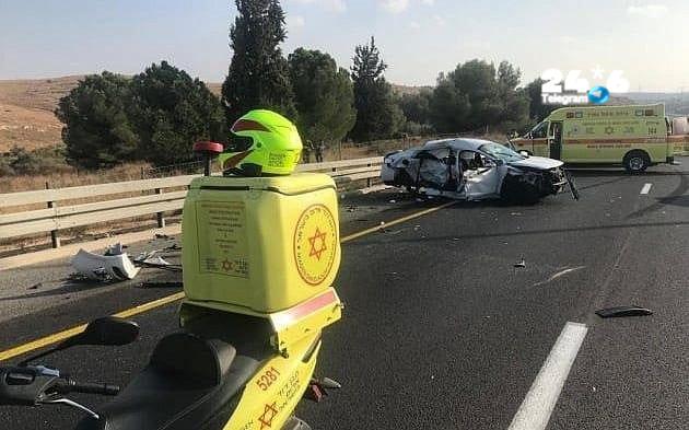 🇮🇱 הבוקר בכביש 22 בחיפה, צעיר נפצע קשה בתאונת דרכים.