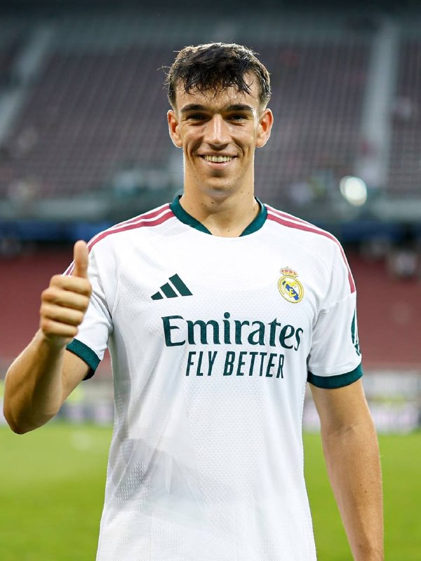 RealMadridCFNews | رئال مادرید سی اف نیوز: 💢 کارلوس در جمع بزرگان⚽️ بازیکنانی که از فصل ۲۰۰۹/۱۰ در اولین بازی رسمی خود برای رئال مادرید گلزنی کرده‌اند:⚽️ کریستیانو
