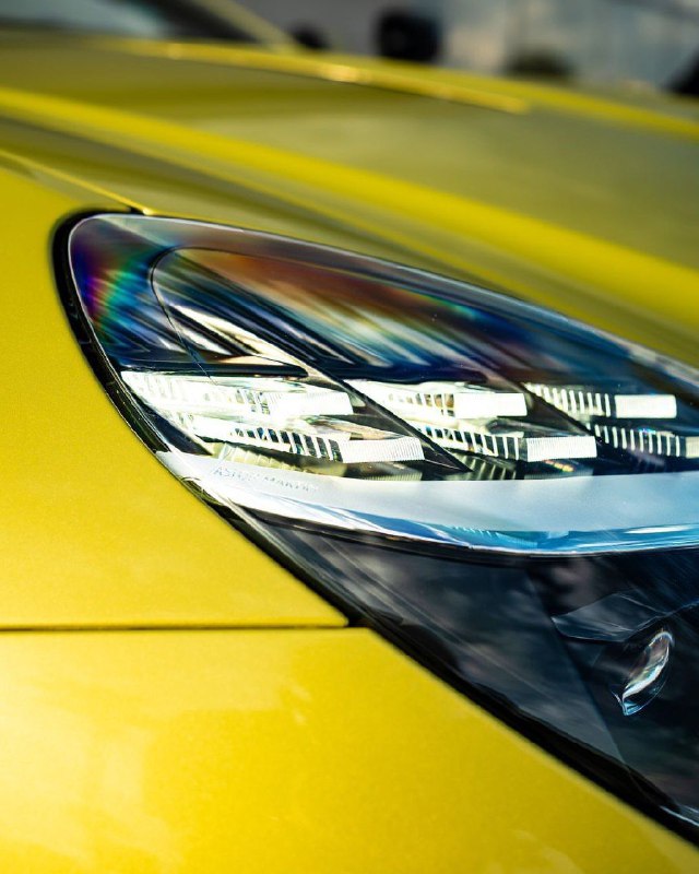 Aston Martin Vantage 10