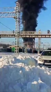 В Тамбовской области сошёл с рельсов грузовой состав — загорелись пять цистерн с топливом. «По предварительной информации, пострадавших нет. На место направлены пожарные и восстановительные поезда. Движение поездов через станцию приостановлено», — сообщили