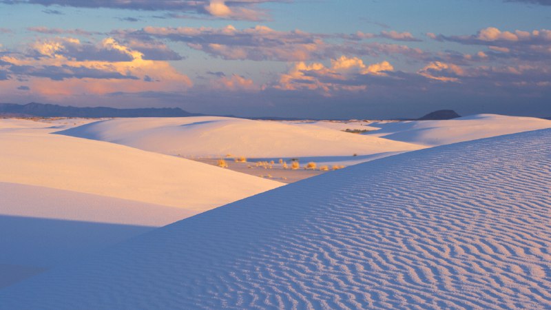 1,001 New Mexican dunesSunset at White Sands National Park, New Mexico (© Image Professionals GmbH/Alamy)