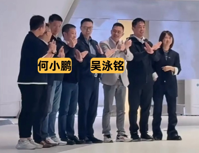 我最近注意到一张照片，小鹏CEO何小鹏和阿里CEO吴泳铭在小鹏新总部的合影