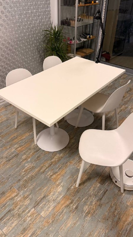 Продам 4 белых стула — состояние идеальное, по 70 лари каждый. — фото 1