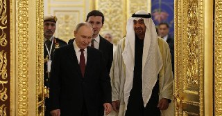 ⚡️ О чем мог вчера говорить президент ОАЭ с Путиным на встрече в Кремле29 января Кремль посетил президент Объединенных Арабских Эмиратов шейх Мохаммед бен Заид Аль Нахайян.СМИ распространили трогательный рассказ о том, что шейх прилетел в Москву в куртке, 