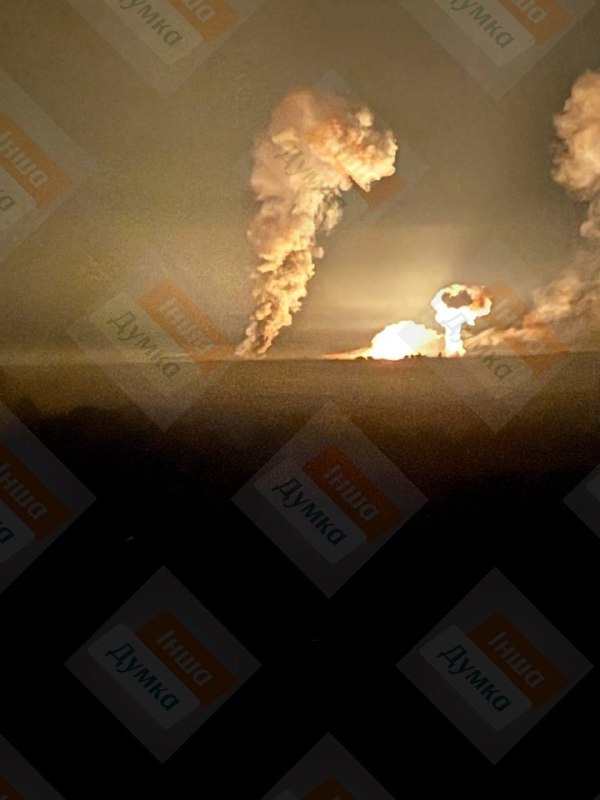 🇷🇺🇺🇦 — Photo shows a fire following Russian attacks on targets in Konotop, Sumy province.