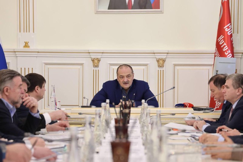 ⬇️ «Проблема каждого дагестанца – это наша общая проблема», – Сергей Меликов на встрече с обманутыми дольщиками «АР ГРУПП». фото