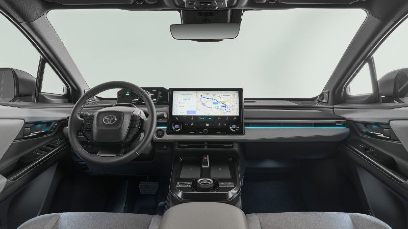 Toyota представила новый кроссовер C-HR+ 3