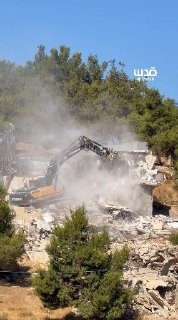כוחות הכיבוש הורסים בית ביישוב סעיר בחברון.