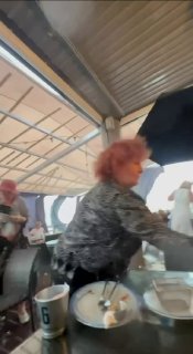 На Москву обрушились ливень и сильный ветер, кадры очевидцев распространяются в соцсетях.Местные власти сообщают, что зафиксированы случаи падения деревьев. По неподтвержденной информации, есть пострадавшие от удара молнии.Ожидается, что непогода сохранитс