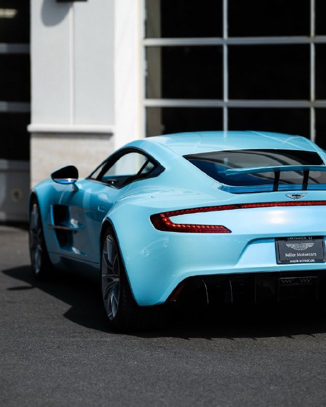 Aston Martin 1-77 8