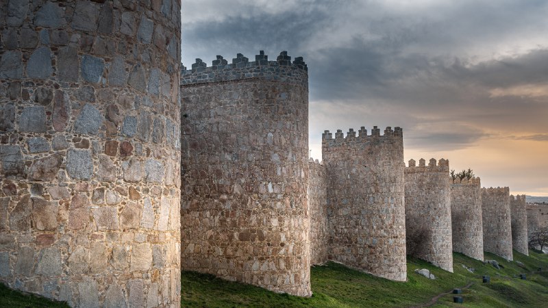 Wall of fameMedieval city walls, Ávila, Spain (© Alberto Loyo/Getty Images)