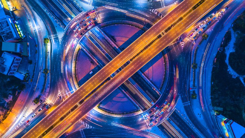 陷入循环之中？曼谷的交通圈和高速公路，泰国 (© Avigator Fortuner/Shutterstock)