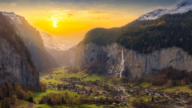 The steps before the sagaStaubbach Falls at Lauterbrunnen, Canton of Bern, Switzerland (© pongnathee kluaythong/Getty Images)